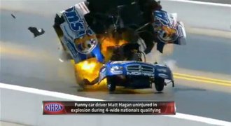 VIDEO: Neuvěřitelné. Dragsterovi explodovalo auto. Vyvázl nezraněn