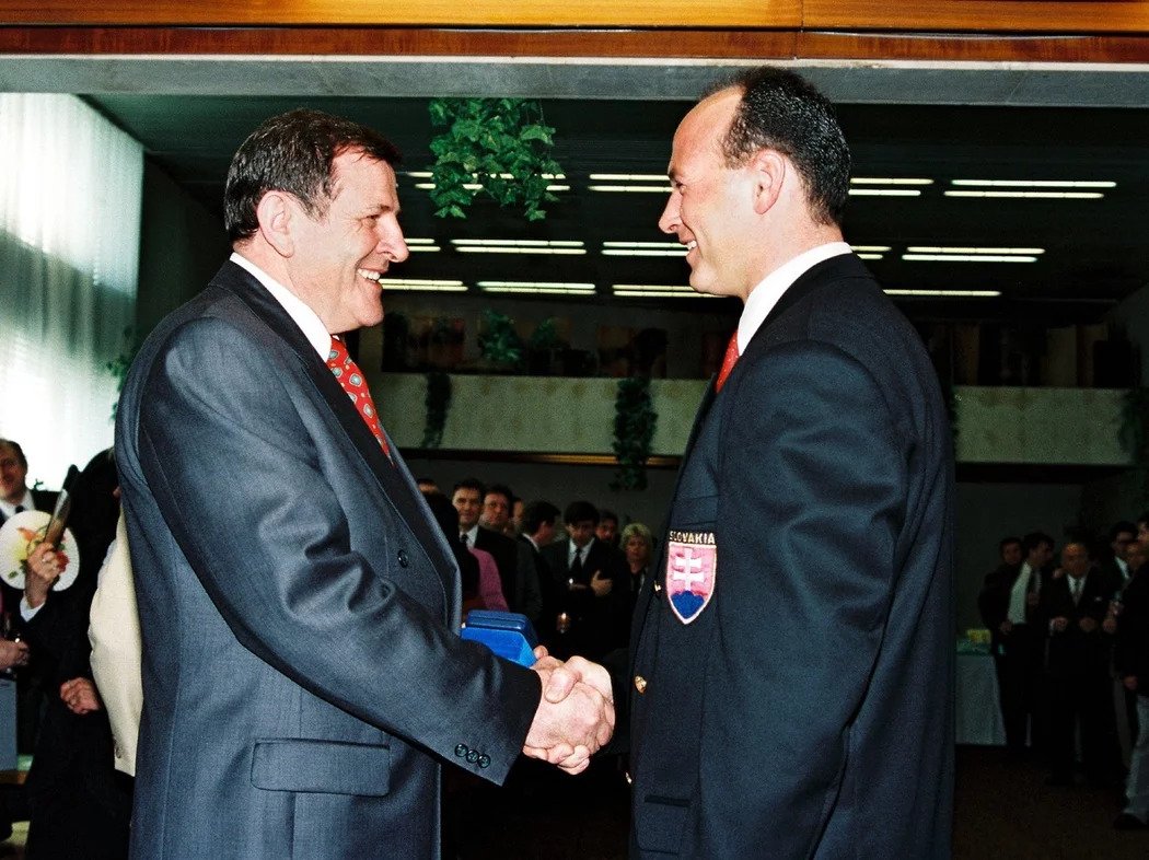 Dušan Pašek starší (vpravo) s někdejším slovenským premiérem Vladimírem Mečiarem