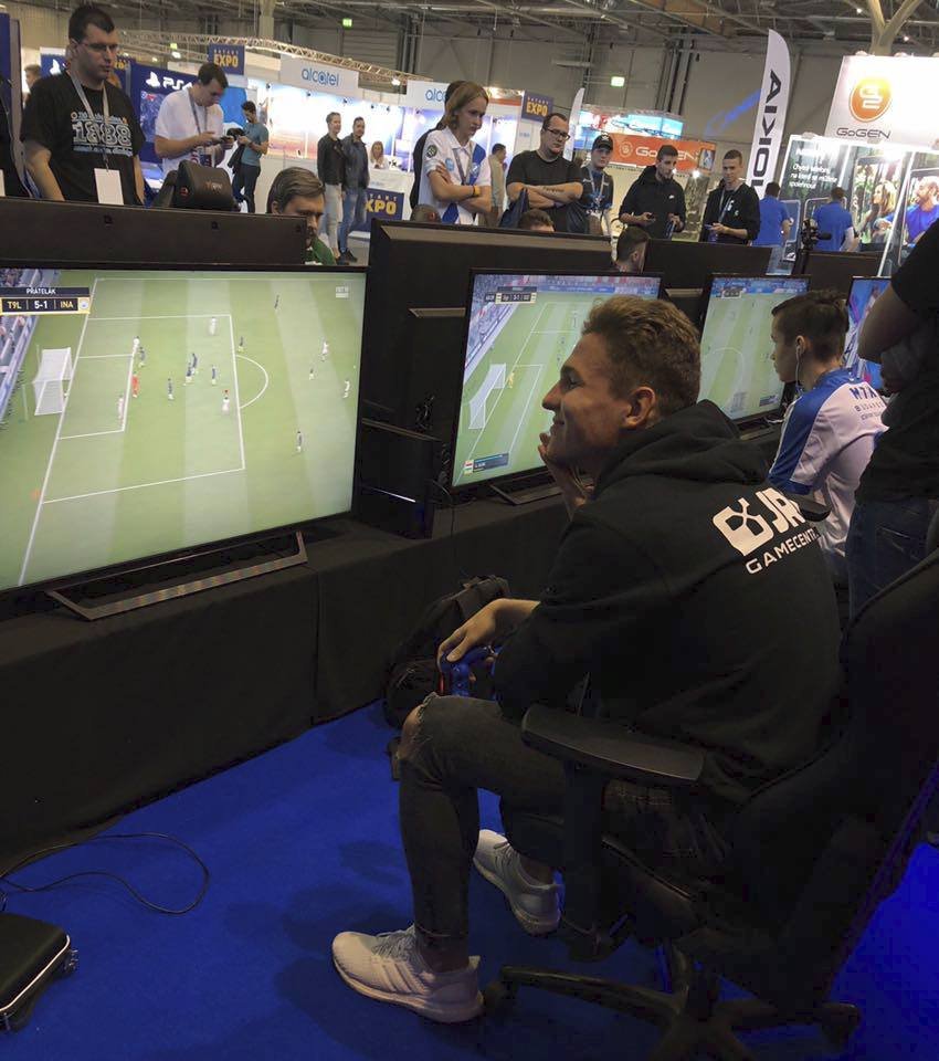 Lukáš Pour, alias T9Laky, je jedním z osmi finalistů CZC.CZ iSportCupu v hraní FIFA 19