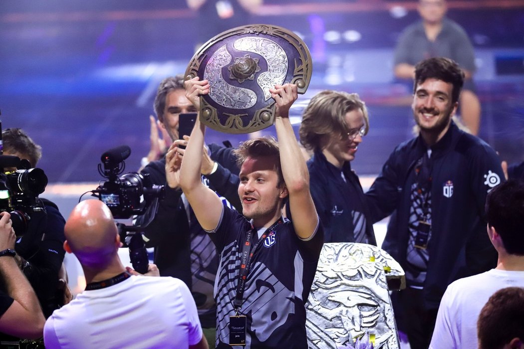 Členové týmu OG, kteří dvakrát vyhráli The International, patří k nejbohatším hráčům esportu na světě