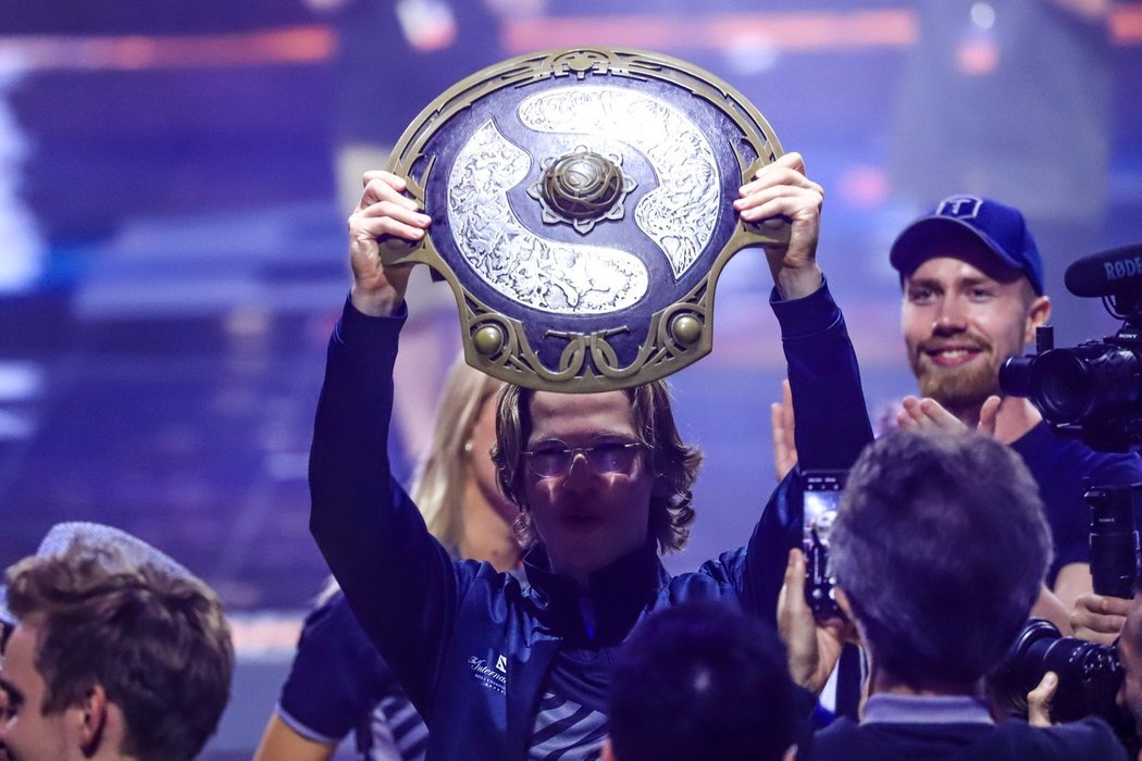 Členové týmu OG, kteří dvakrát vyhráli The International, patří k nejbohatším hráčům esportu na světě