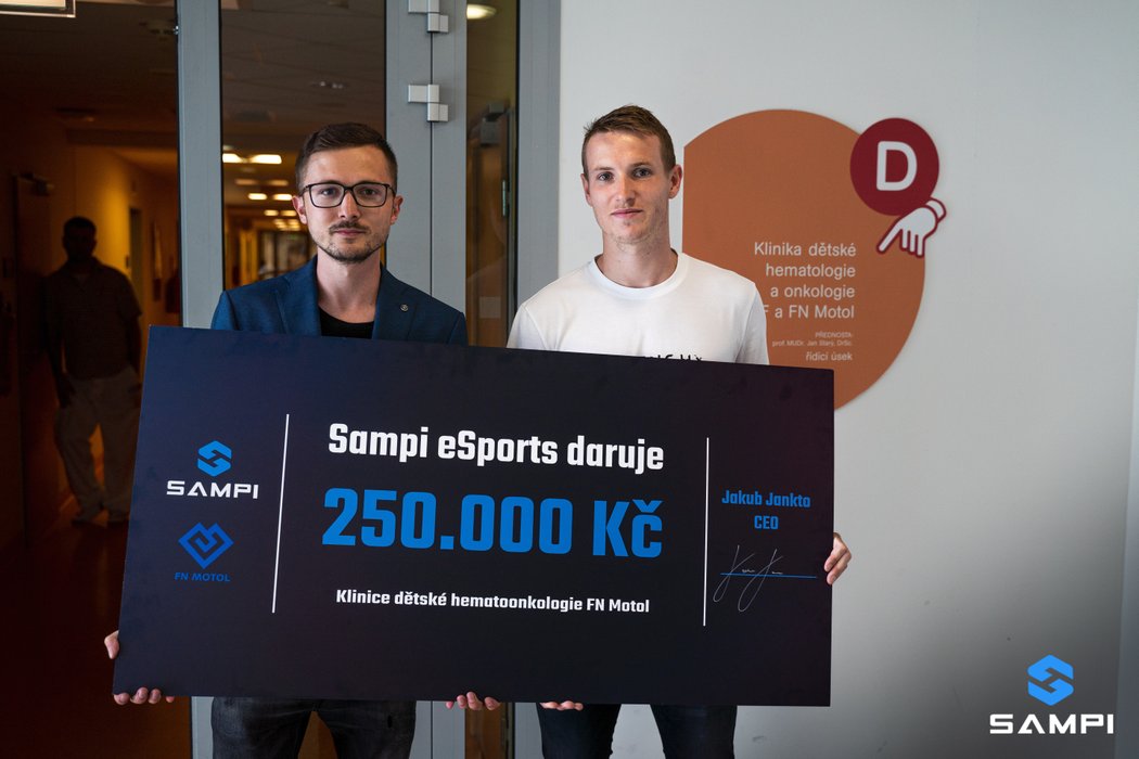 Team Sampi,, který vlastní Jakub Jankto, daroval motolské nemocnici 250 tisíc korun