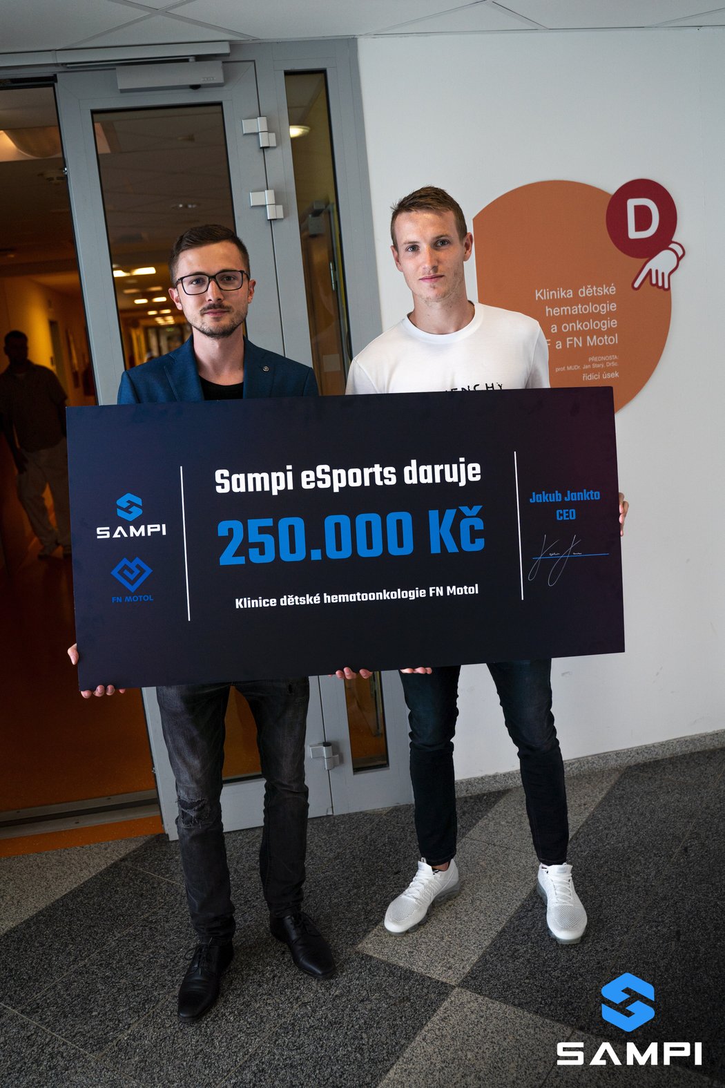 Team Sampi,, který vlastní Jakub Jankto, daroval motolské nemocnici 250 tisíc korun