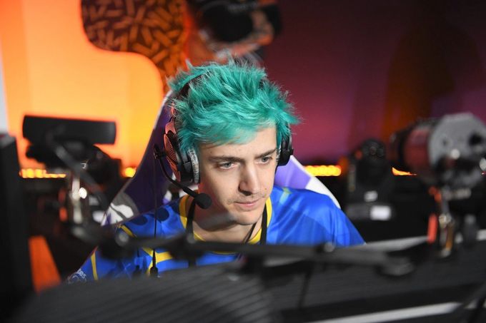 Apex Legends září, ale ne zadarmo. Streamerovi dal za hraní 22 milionů korun Apex Legends září, ale ne zadarmo. Streamerovi dal za hraní 22 milionů korun