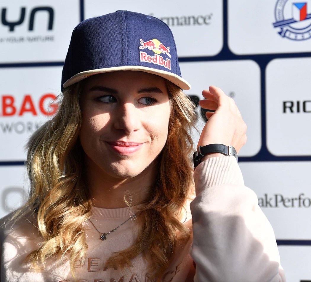 Lyžařka a snowboardistka Ester Ledecká na tiskové konferenci.