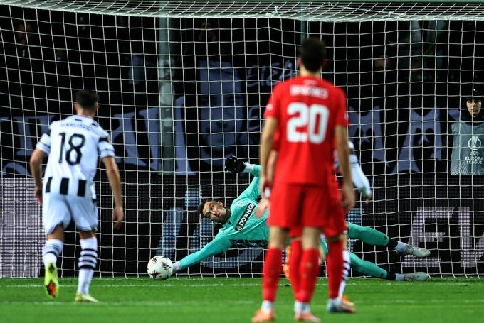 Midtjylland v Římě přišel o stoprocentní bilanci. Pavlenka vychytal penaltu a remízu Midtjylland v Římě přišel o stoprocentní bilanci. Pavlenka vychytal penaltu a remízu