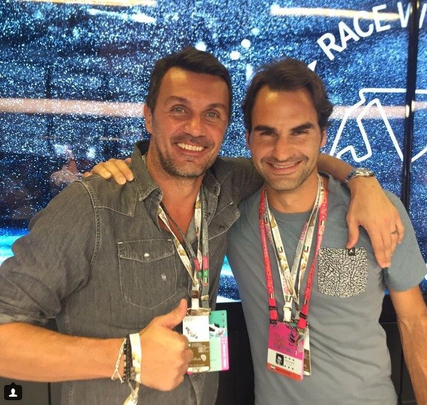 Hvězdný tenista Roger Federer se na závodě F1 v Abú Zabí potkal s neméně hvězdným fotbalistou Paolem Maldinim.