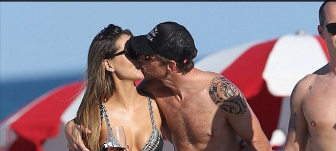 Pilot F1 Jenson Button s přítelkyní Brittny Wardovou na dovolené v Miami.