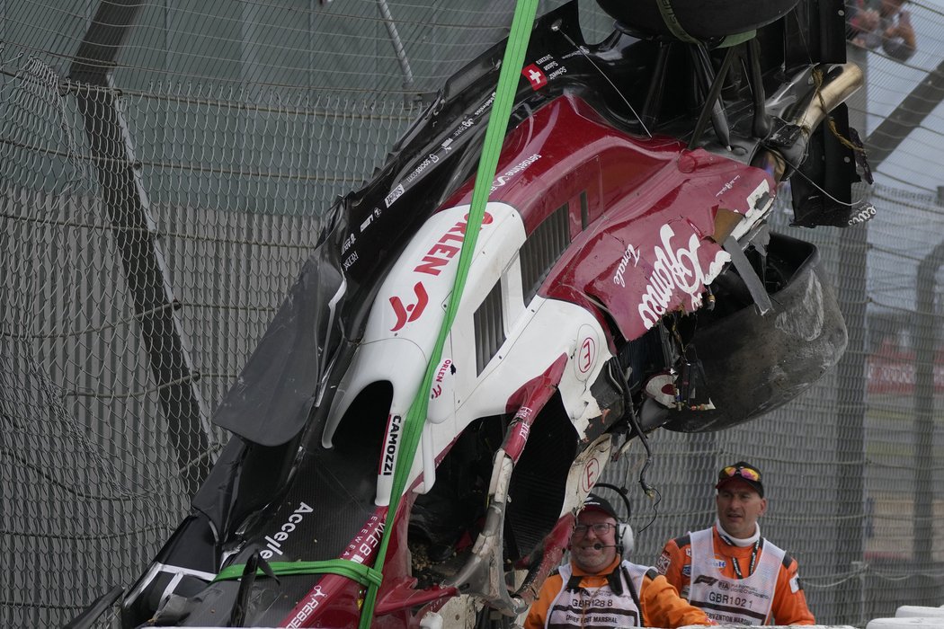 Vůz čínského pilota nevypadal po děsivé nehodě vůbec dobře