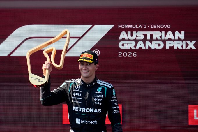 Russell slaví poprvé od března, porazil i Verstappena. Ferrari se v Rakousku nedařilo Russell slaví poprvé od března, porazil i Verstappena. Ferrari se v Rakousku nedařilo
