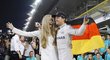 Nico Rosberg slavil titul mistra světa s manželkou Vivian.