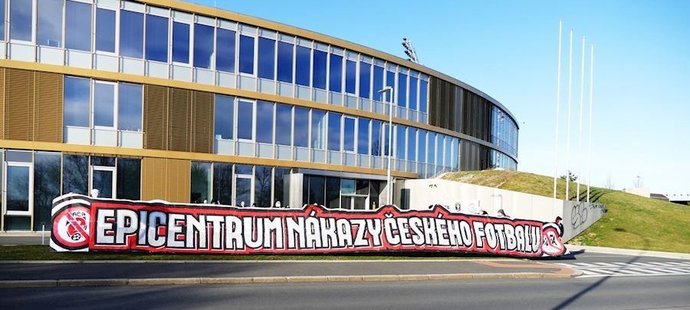 Epicentrum nákazy českého fotbalu je FAČR, zaznělo na akci Tribuny Sever