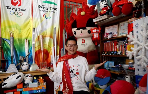 Čang Wen-čchüan z Pekingu už 20 let sbírá olympijské suvenýry z celého světa
