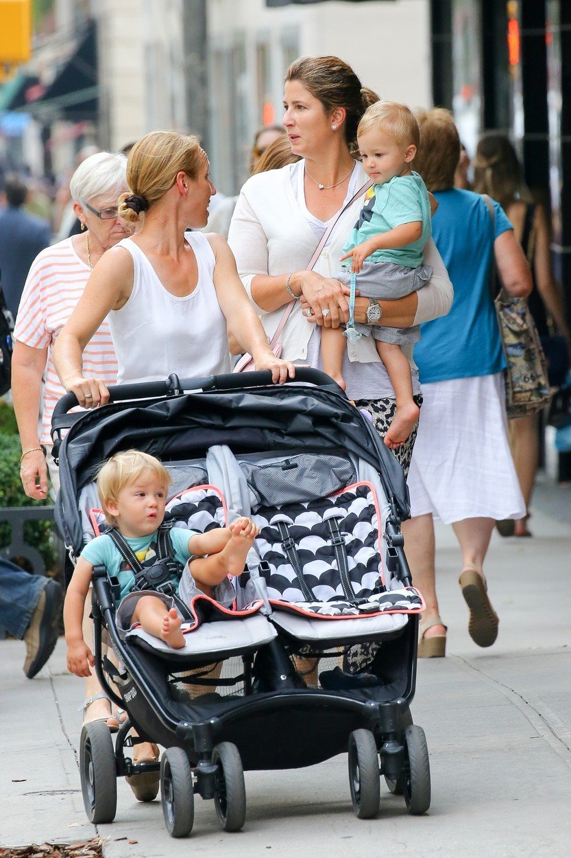 Mirka Federerová vyrazila od ulic s oběma syny