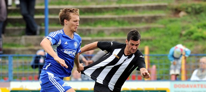 Bývalý supertalent Martin Fenin se na podzim rozehrával na farmě Slavie - v třetiligové Admiře. Klub z ČFL by rád Fenina angažoval.