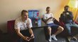 Jakub Jankto a Ladislav Krejčí si před kamerami iSport TV zahráli hru FIFA 19