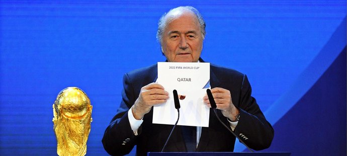 Prezident FIFA Joseph Blatter představuje pořadatele MS 2022, tedy Katar