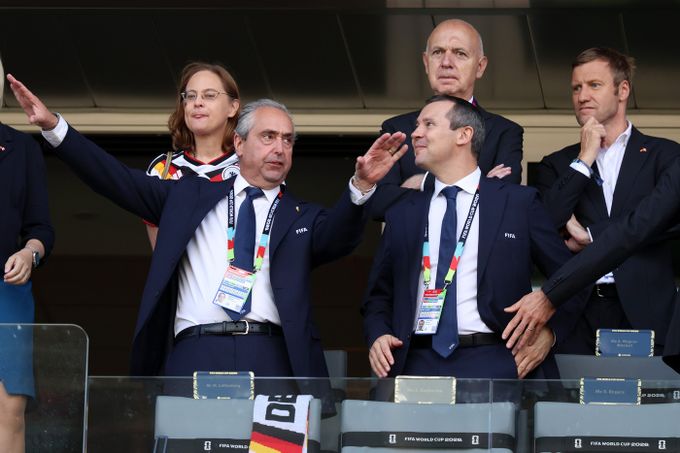 Kritizoval Infantina a jeho plány. Teď důležitý manažer FIFA Lamour skončil Kritizoval Infantina a jeho plány. Teď důležitý manažer FIFA Lamour skončil