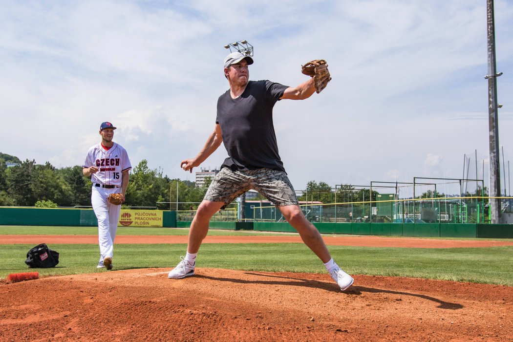 Filip Jícha se v pražské Krči zúčastnil exhibiční soutěže v baseballovém nadhozu.