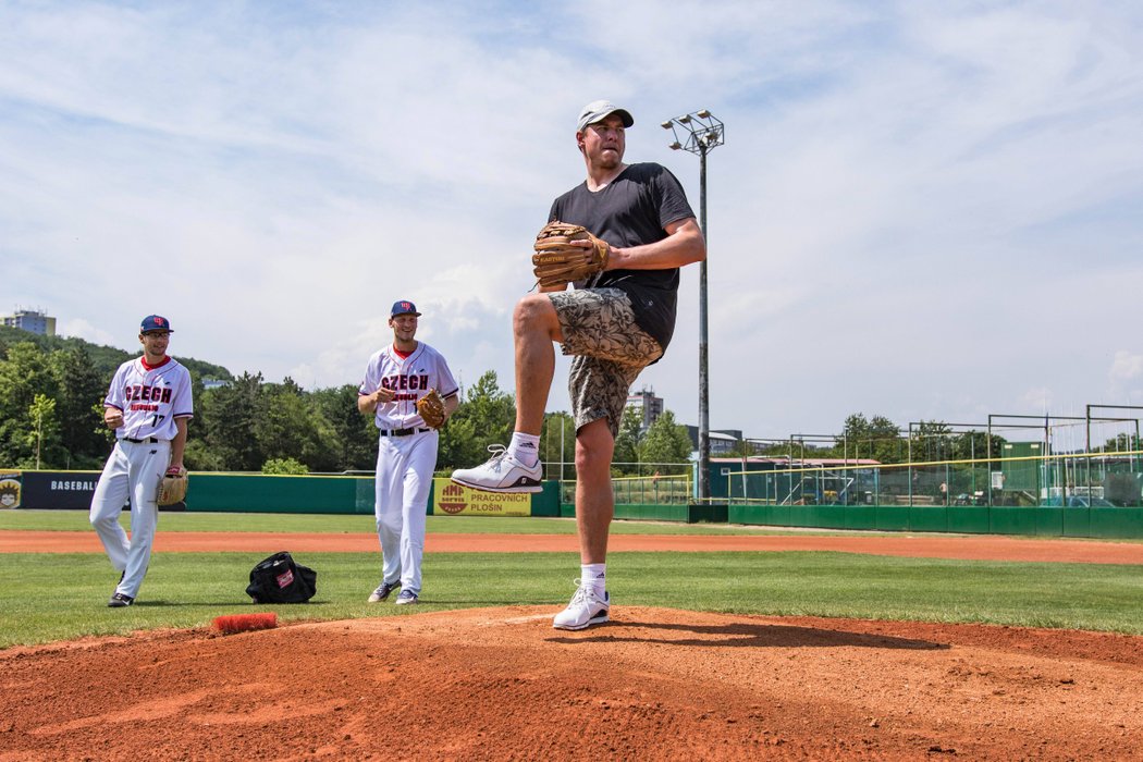 Filip Jícha se v pražské Krči zúčastnil exhibiční soutěže v baseballovém nadhozu.