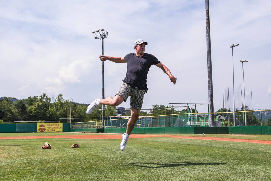 Filip Jícha se v pražské Krči zúčastnil exhibiční soutěže v baseballovém nadhozu.