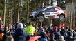 Elfyn Evans s Toyotou na Finské rallye udržel šanci na titul