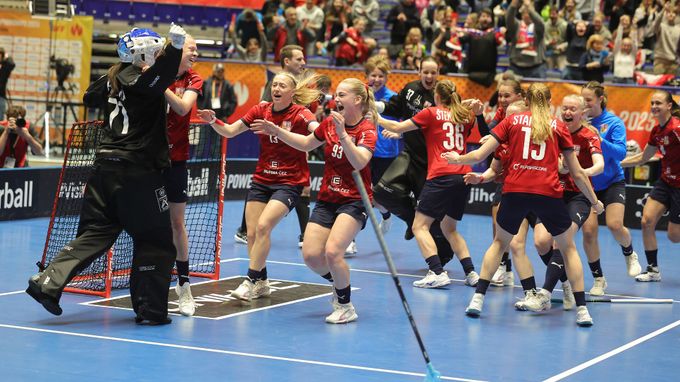 Česko - Finsko 1:0. Florbalistky jsou poprvé ve finále MS! Vítězný gól v čase 58:14 Česko - Finsko 1:0. Florbalistky jsou poprvé ve finále MS! Vítězný gól v čase 58:14