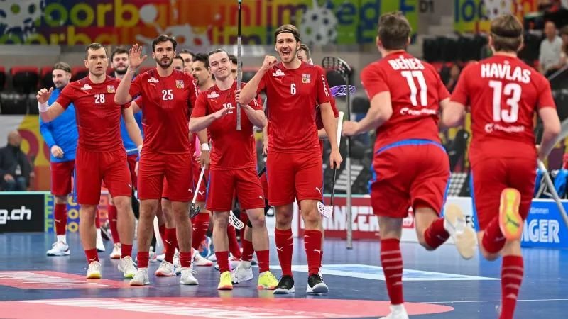 Čeští florbalisté slaví gól proti Lotyšsku