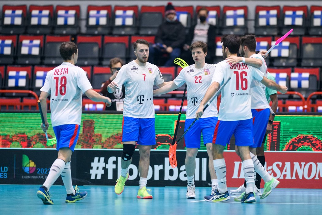 Čeští florbalisté během utkání na MS ve Finsku proti Norsku