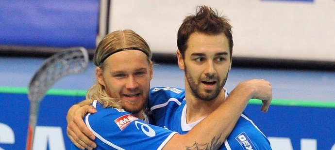 Finští hráči se radují z branky