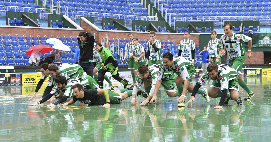 Déšť pokazil start florbalové sezony na Štvanici. Derby mezi Bohemians a mistrovským Chodovem se nedohrálo.