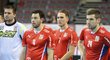 Zklamaní čeští florbalisté po prohraném zápase o třetí místo se Švýcarskem