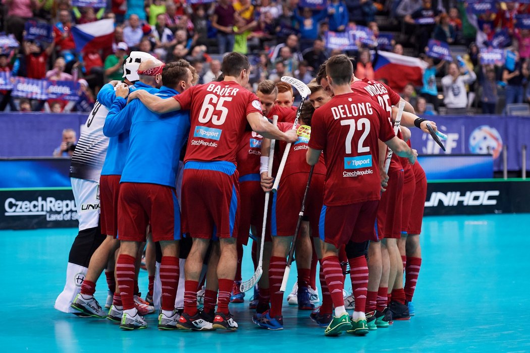 Čeští florbalisté si ve čtvrtfinále smlsli na Dánech, po výhře 10:1 hladce postoupili do semifinále