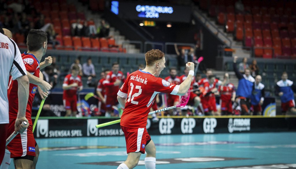 Čeští florbalisté vstoupili do mistrovství světa v Göteborgu výhrou nad Norskem 7:6 a oplatili soupeři dva roky starou prohru z duelu o páté až osmé místo na minulém šampionátu v Curychu.