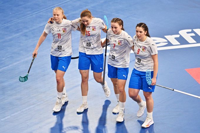 ONLINE: Česko - Švýcarsko. Florbalistky hrají o triumf ve skupině domácího MS ONLINE: Česko - Švýcarsko. Florbalistky hrají o triumf ve skupině domácího MS