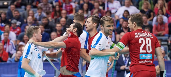 Jiří Curney se v semifinále MS dostal do konfliktu s Finem Kristerem Savonenem