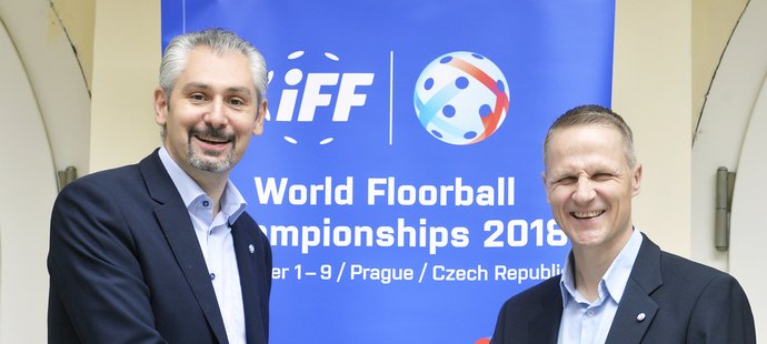 Prezident Českého florbalu Filip Šuman (vlevo) a trenér národního týmu Petri Kettunen
