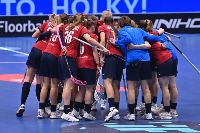 ONLINE: Česko - Finsko. Florbalistky na domácím MS hrají o postup do finále ONLINE: Česko - Finsko. Florbalistky na domácím MS hrají o postup do finále