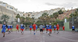 Od palem za plackou. Florbalisté si před startem MS užívali na Tenerife