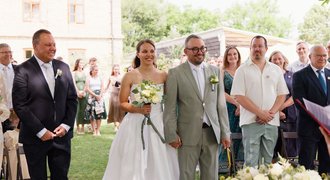 Svatba jak cyp! Florbalová kráska si vzala televizní hvězdu. Kdo taky dorazil? Svatba jak cyp! Florbalová kráska si vzala televizní hvězdu. Kdo taky dorazil?