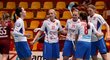 České florbalistky se radují z branky proti Lotyšsku na světovém šampionátu v Bratislavě