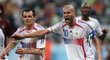 Willy Sagnol (vlevo) nepromluvil se Zinédinem Zidanem dlouhé dva roky poté, co se druhý jmenovaný nechal vyloučit v prodloužení finále MS 2006