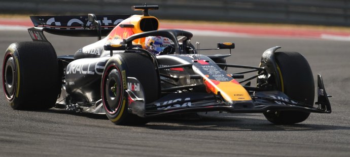 Maxe rodina na trati nebrzdí. Dotáhl se na dominující McLaren a stále může pomýšlet na titul.