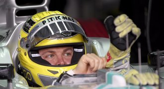 Silverstone: Mercedes ovládl poslední trénink