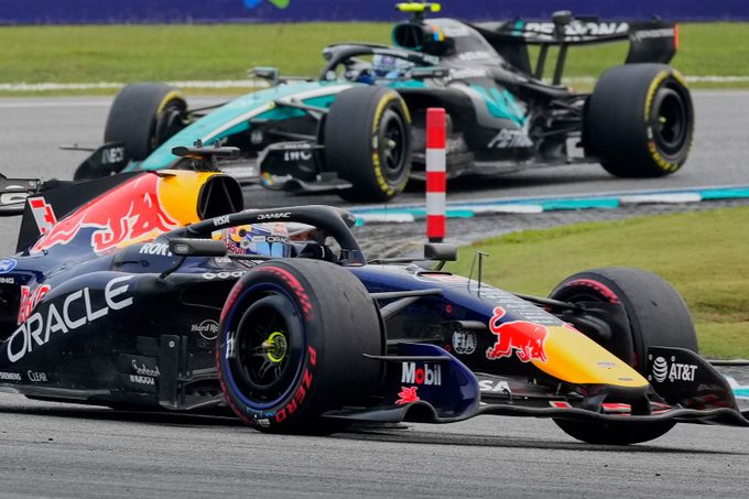 Verstappen slaví první výhru v sezoně. Antonelli navýšil vedení, Hamilton na bedně Verstappen slaví první výhru v sezoně. Antonelli navýšil vedení, Hamilton na bedně
