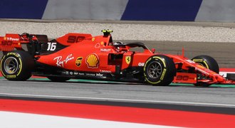 Leclerc s Ferrari vyhrál kvalifikaci na VC Rakouska. Hamilton po trestu čtvrtý