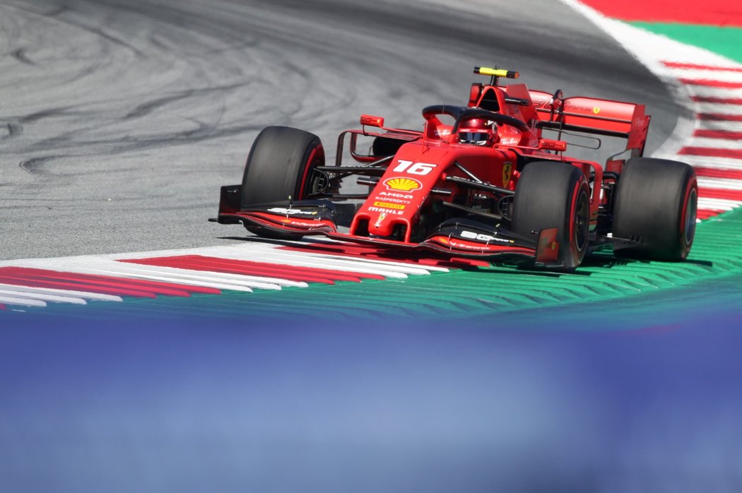 Charles Leclerc s Ferrari vyhrál kvalifikaci na VC Rakouska