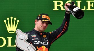 V Imole vládli jezdci Red Bullu. Potupa Hamiltona, Verstappen mu dal kolo