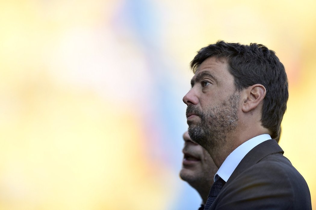 I boss Ferrari Andrea Agnelli pomáhá v boji s koronavirem