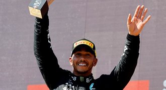 Překvapivé obvinění Alonsa: Legenda F1 při bojích s Hamiltonem uplácela mechaniky